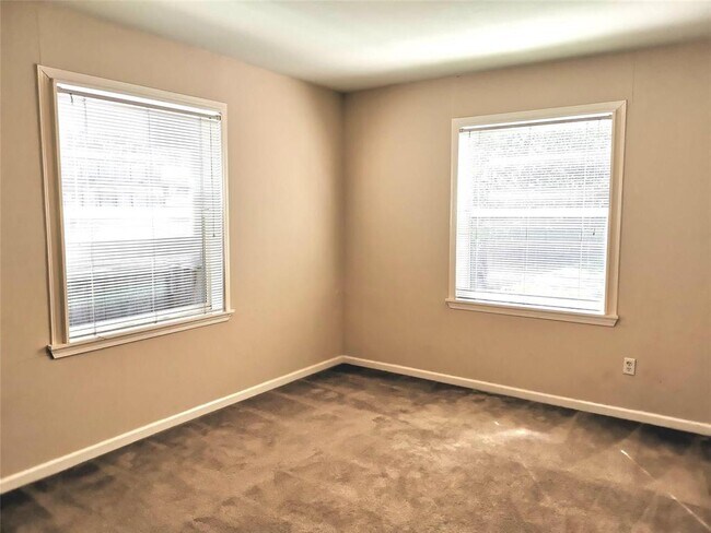 Building Photo - 5405 Huisache St