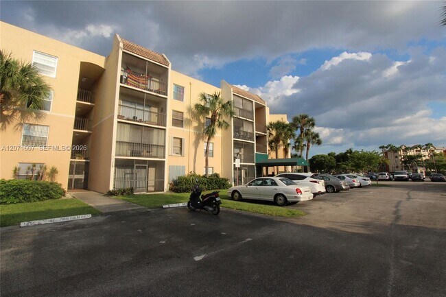 Building Photo - 8005 Lake Dr