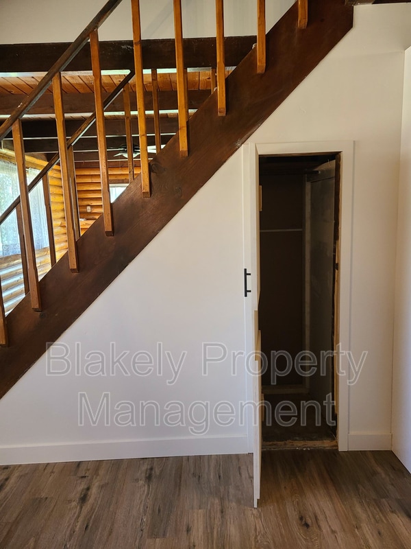 Building Photo - 15905 Ellis Ave