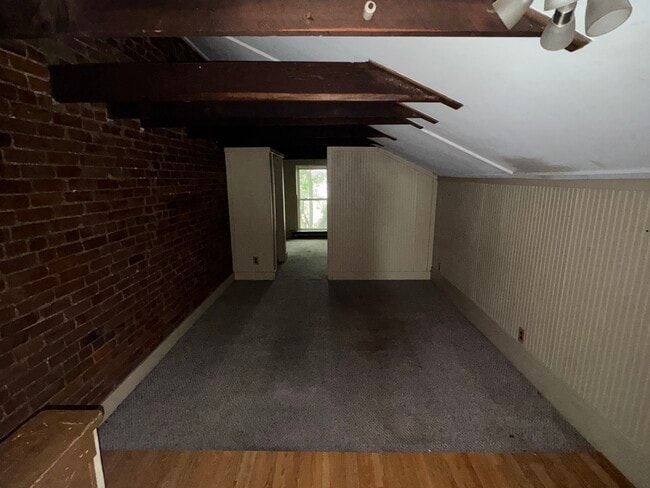 Building Photo - 309