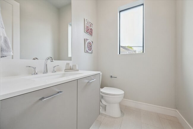 Building Photo - 5820 Winsome Ln