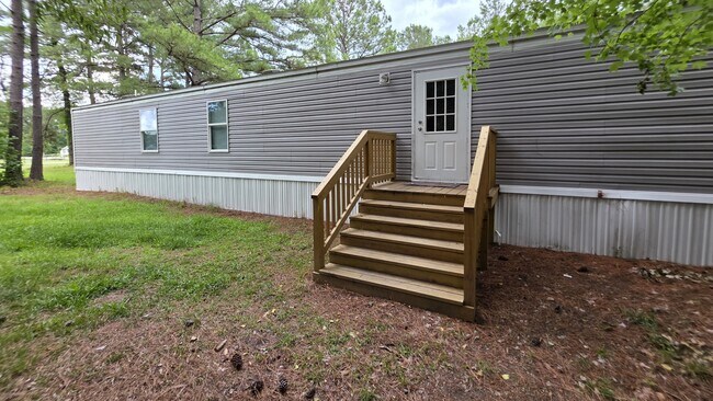Building Photo - 1160 Sioux Swamp Dr