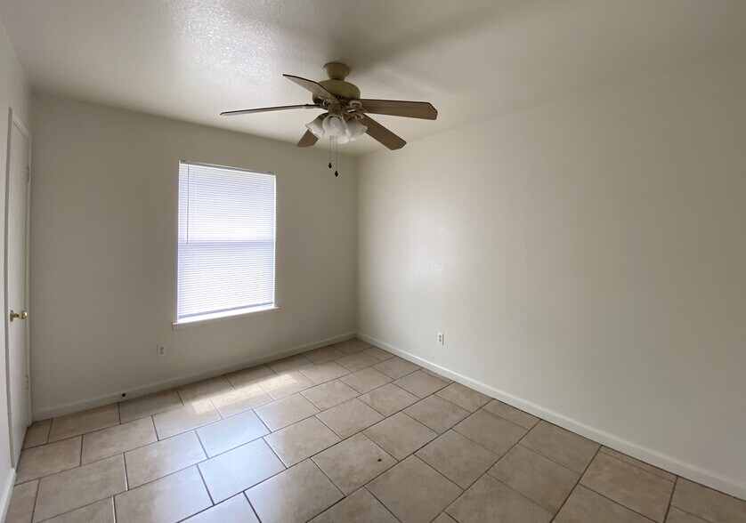 Building Photo - 1706 Windward Dr