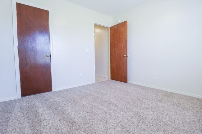 Building Photo - 2 Bed 1 Bath House in Claremore