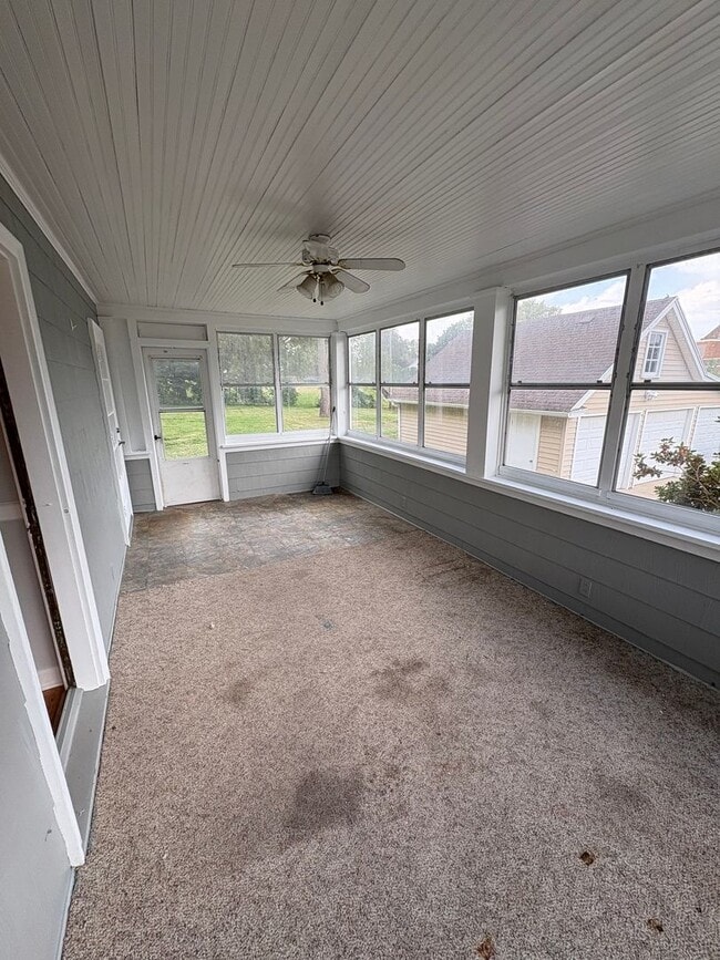 Building Photo - 4 bedroom 3 bathroom single family home