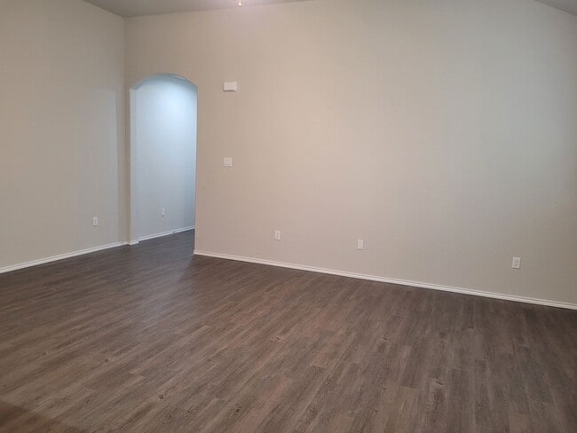 Building Photo - Luxury Duplex 3/2 in Seguin