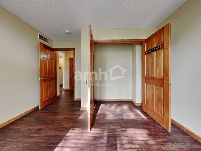 Building Photo - 59 Megan Ln