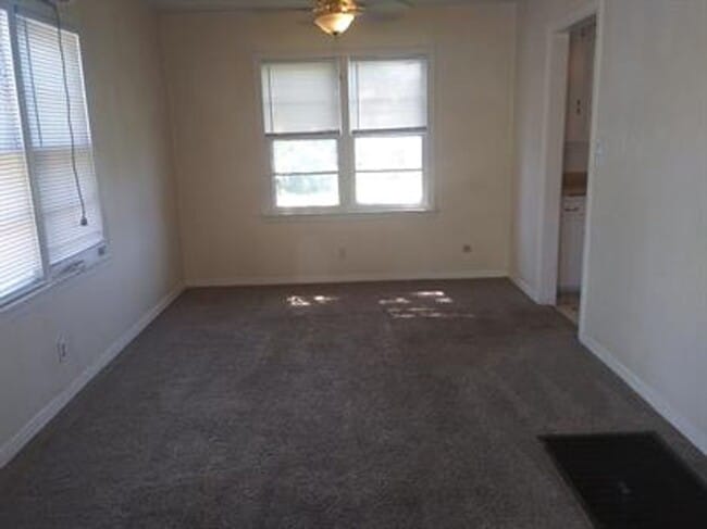 Building Photo - 305 N Belleview St