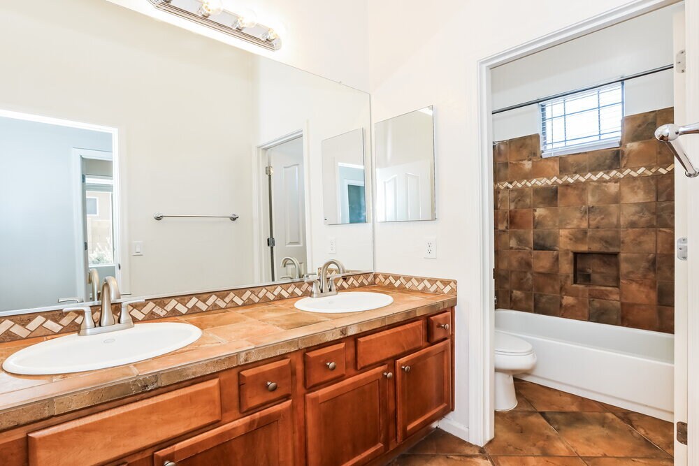 Building Photo - 3927 E Dubois Ave