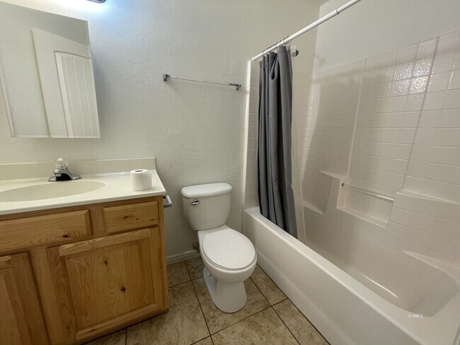 Building Photo - 555 W Johnson Dr