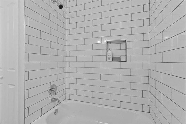 Building Photo - 2241 Glendale Dr