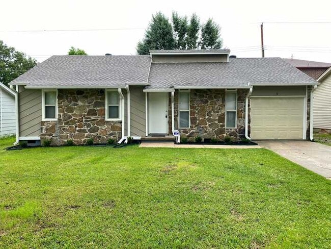 Primary Photo - 12 Woodbriar Ct