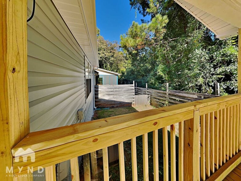 Building Photo - 134 Oak Cir S