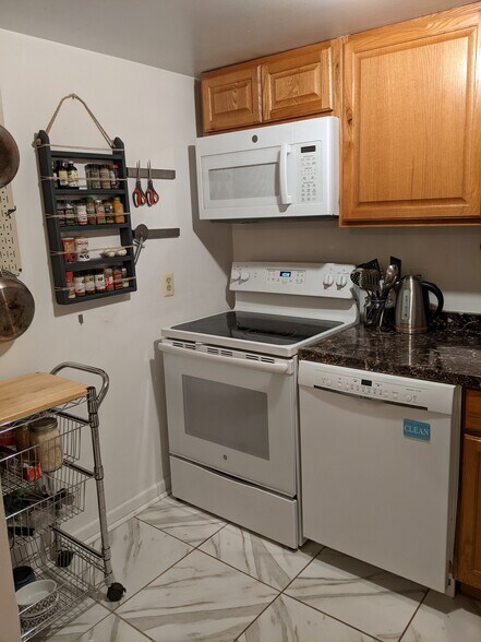 Kitchen - 1436 Meridian Plz NW