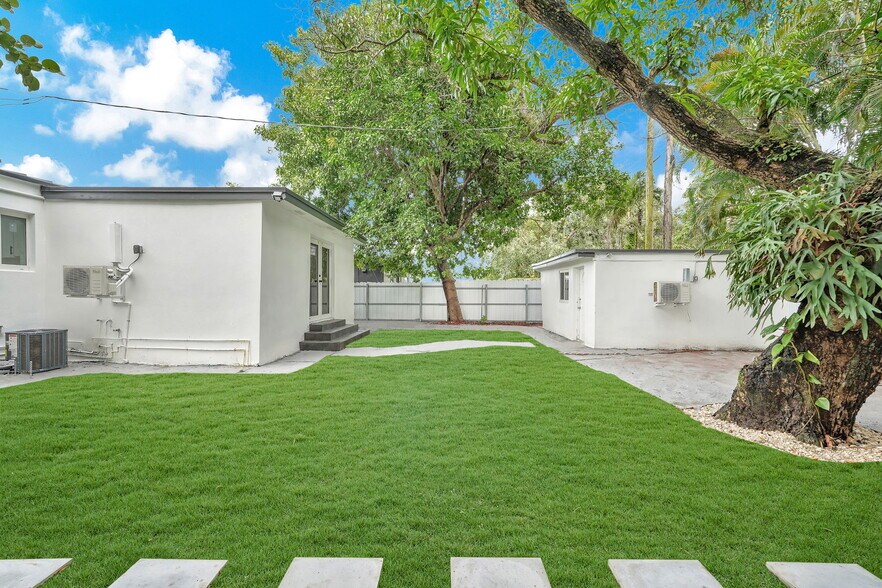 Building Photo - 250 NW 45th St