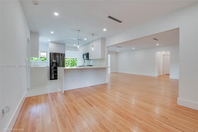 Building Photo - 1449 Cecilia Ave