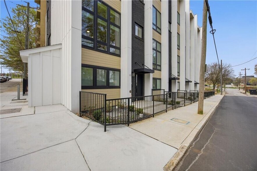 Building Photo - 438 Markham St SW