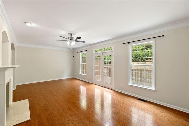 Building Photo - 10870 Brunson Dr