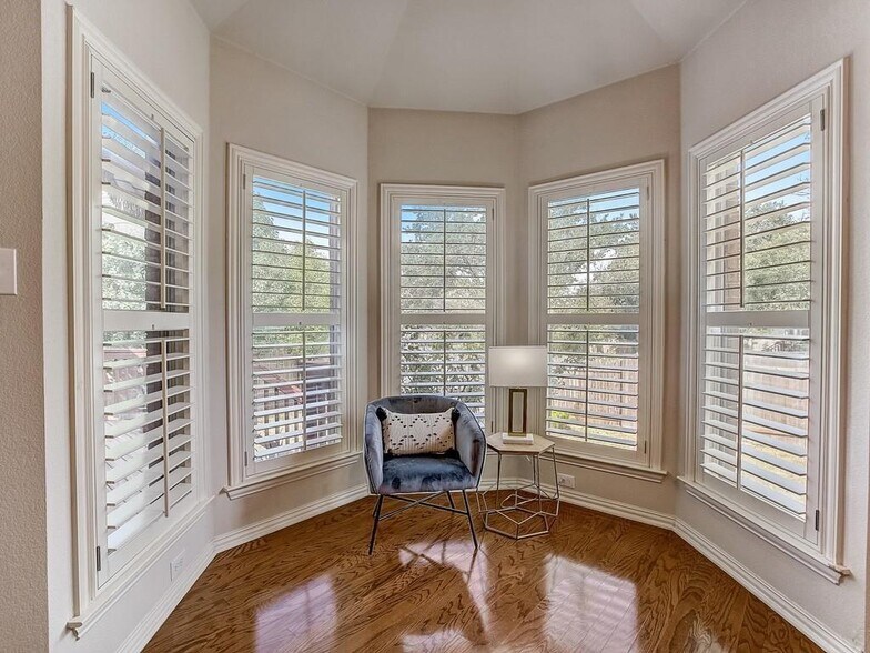 Master bedroom - 2511 Powderham Ln