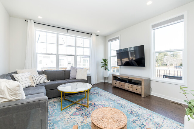 Building Photo - 2865 Rayfield Ave