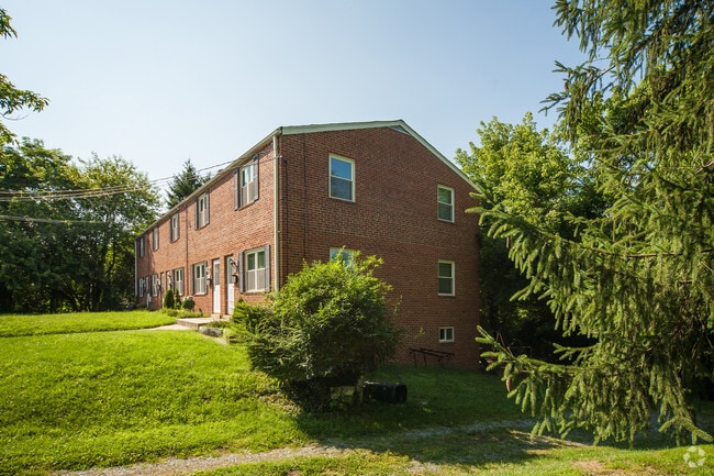 Building Photo - 709-713 Main St