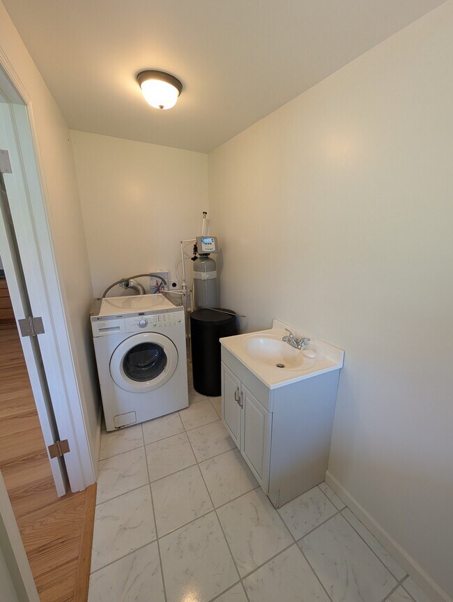 Building Photo - 6836 Maple Brook Ln