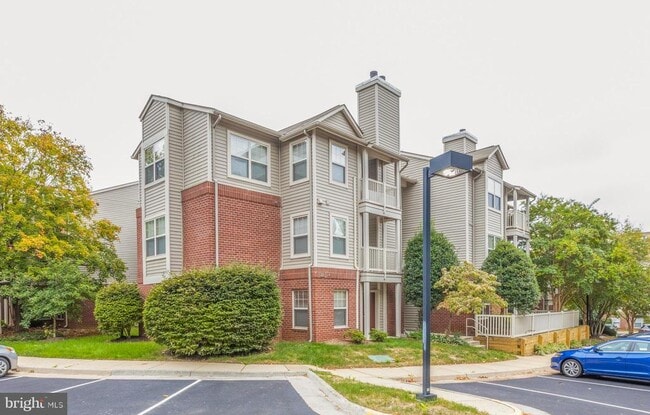 Building Photo - 1727 Ascot Way