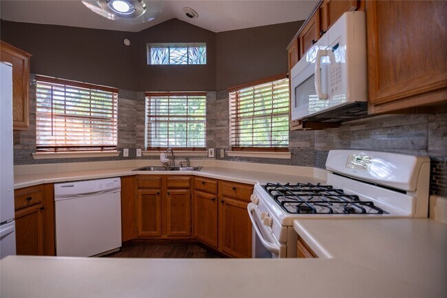 Building Photo - 46 N Rushwing Cir