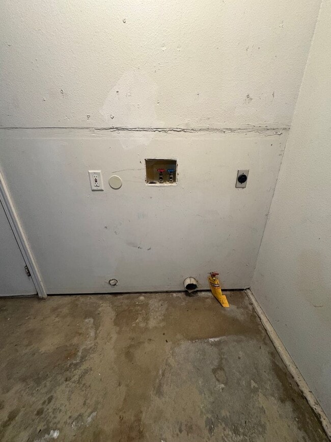 Building Photo - 2 story house in NW Visalia Available Now