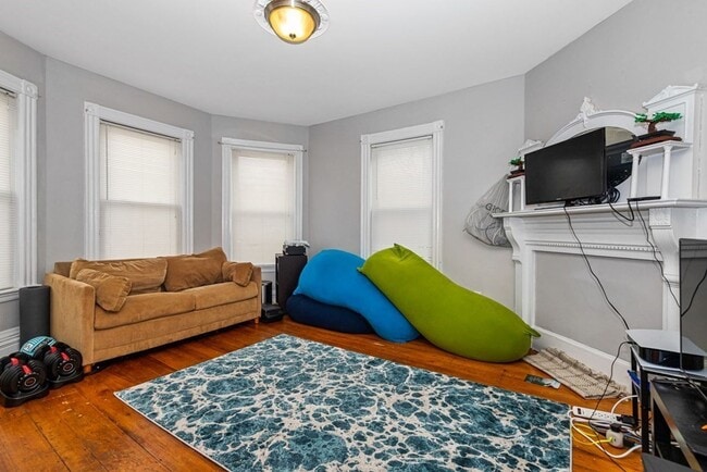 Building Photo - Mission Hill 5-Bed