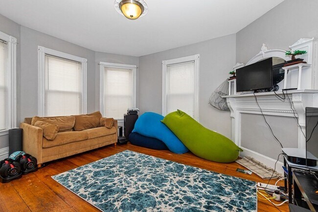 Building Photo - MISSION HILL BEAUTIFUL 4BED / 2BATH AVAILABLE 9/1/2026