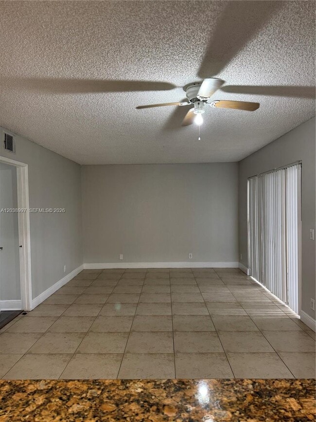 Building Photo - 1465 Lake Crystal Dr