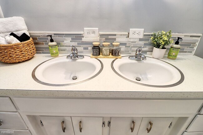 Building Photo - 5 br, 1 bath House - 2040 South 17th Street 2