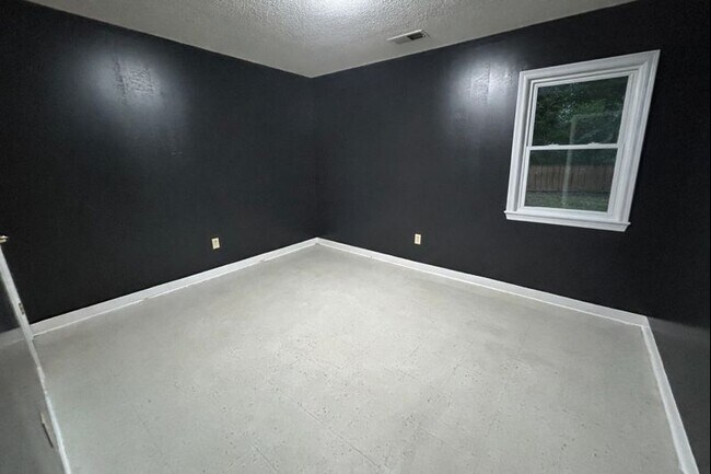 Building Photo - 3640 Fairmont Ave