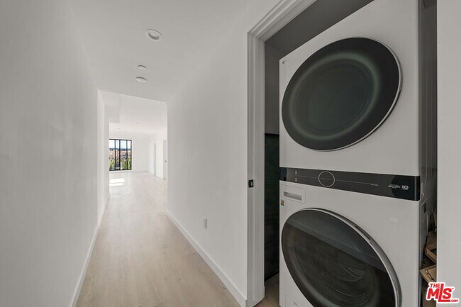 Building Photo - 3755 S Canfield Ave