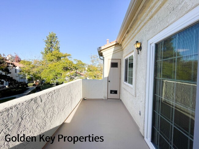 Building Photo - 2BR/1.5BA Condo in Charlemont in Vista! Cl...