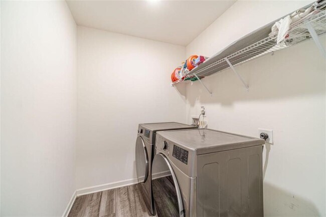 Building Photo - 222 Knightsbridge Ln