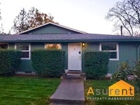 Building Photo - Charming 4-Plex 2 Bedroom 1 Bathroom Unit Available Now!