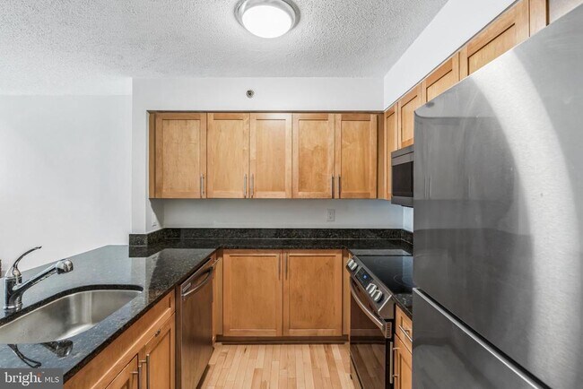Building Photo - 7500 Woodmont Ave