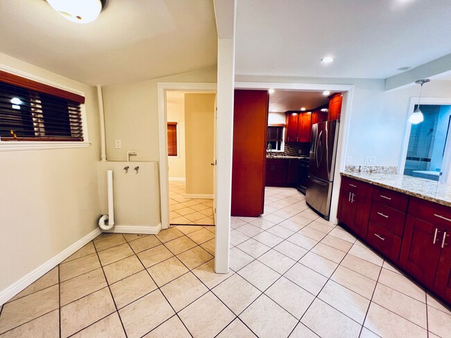 Building Photo - $1,000 off Move-in Special! 2 bedroon 1 ba...