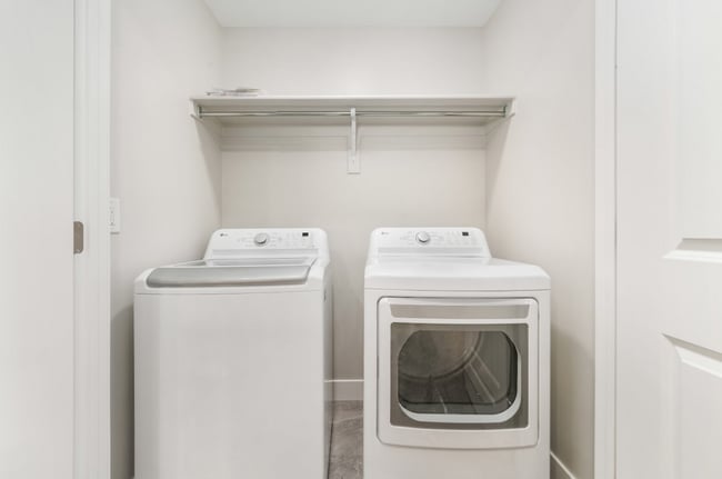 Building Photo - Bright & Modern 3-Bed Townhome in Prime Le...