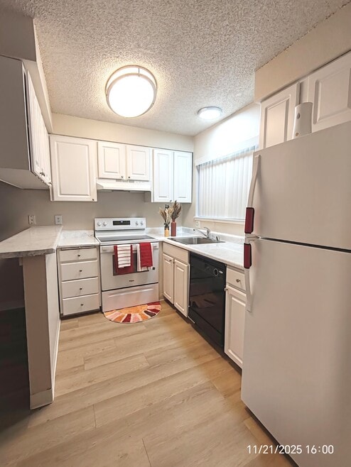 Building Photo - Trailwood Apartment Homes