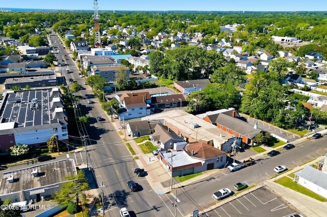 Building Photo - 1208 Maplewood Rd