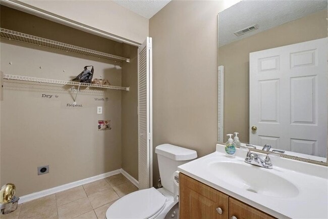 Building Photo - 800 Revena Dr