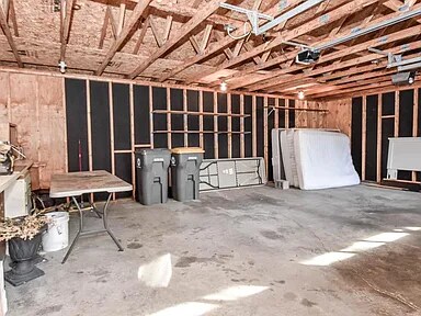 Building Photo - 921 S Eastside Dr