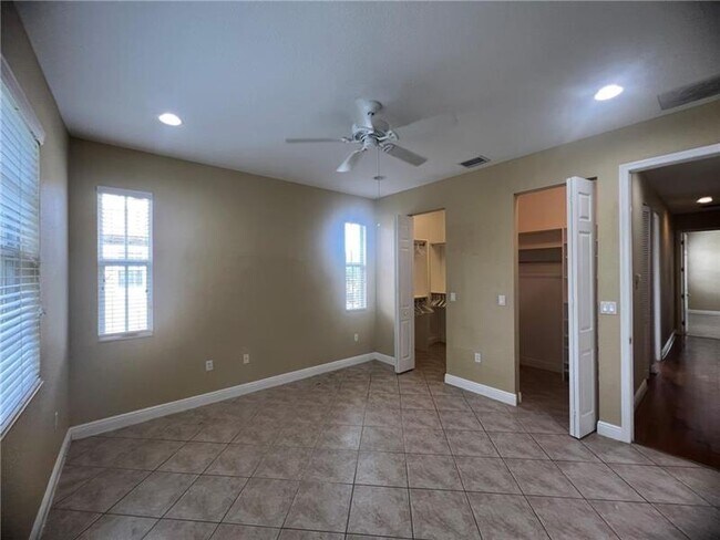 Building Photo - 6920 Julia Gardens Dr