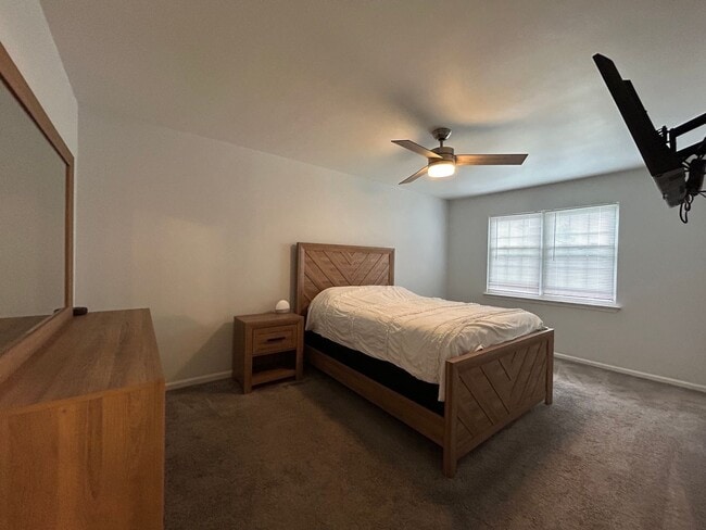 Building Photo - 5059 E Woodmill Dr