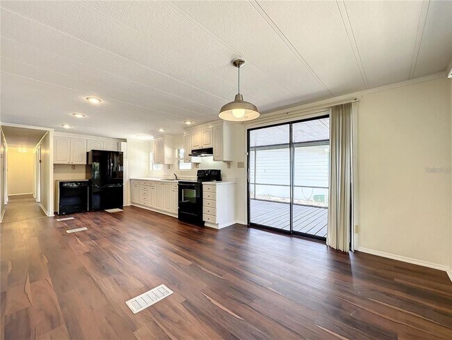 Building Photo - 831 Wolf Trail