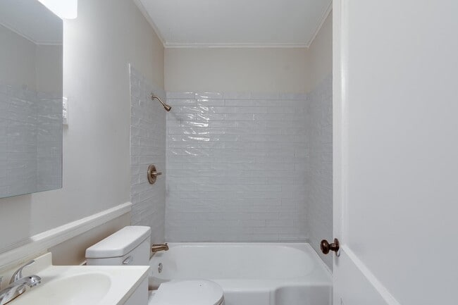 Building Photo - 950 Parkhaven Ln