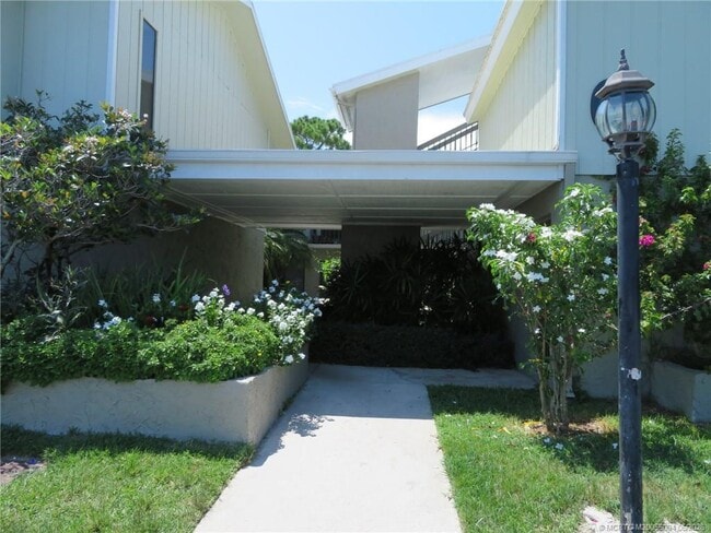 Building Photo - 800 NW Fork Rd